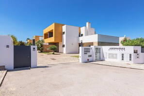 Secure Development of only 6 High Class Villas
