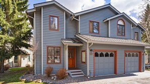The Harborside Haven (4892)