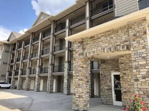 Secure building in the heart of Arnolds Park -- walk to anything & everything!