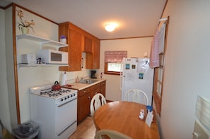 Kitchen - Cookware, Coffee maker, Full kitchen, Oven, Microwave, Refrigerator, Stove, Toaster, Dishes & utensils, Dining table