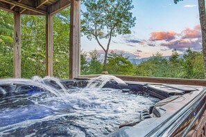 6-Person Relaxing Jacuzzi w/ Amazing Views Overlooking the Blue Ridge Mountains