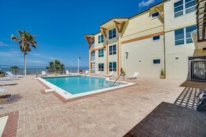 Pool with a view 