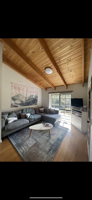 Second lounge area with games