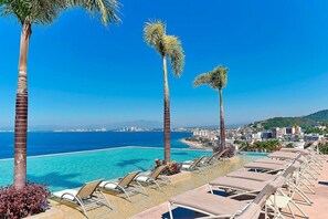 Rooftop Infinity Pool