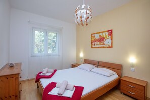 Schlafzimmer 1