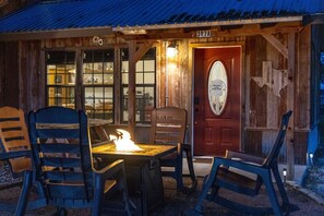 Fire Pit | Oak Tree | Patio