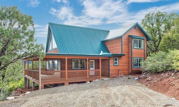 Front of the cabin driveway and parking. 