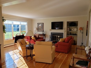 Spacious living room