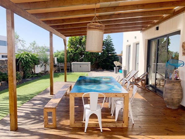 Outdoor dining