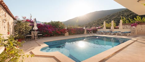 Pool and mountain view from the dining area