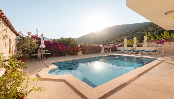 Pool and mountain view from the dining area