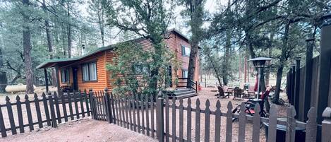 Little Big Cabin 