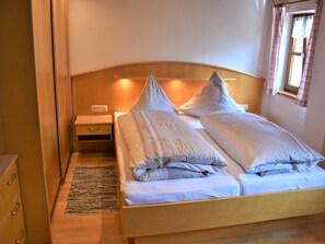 Nr. 4 Ferienwohnung, 42 qm Obergeschoss, 1 separates Schlafzimmer-Schlafzimmer