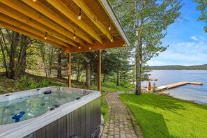 Private Dock and hot tub