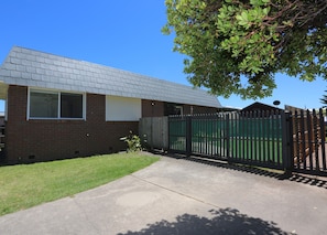 Lonnie Waves has its own parking and entrance and is a separate property