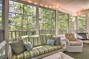 Screened-In Porch | 2nd-Story Condo