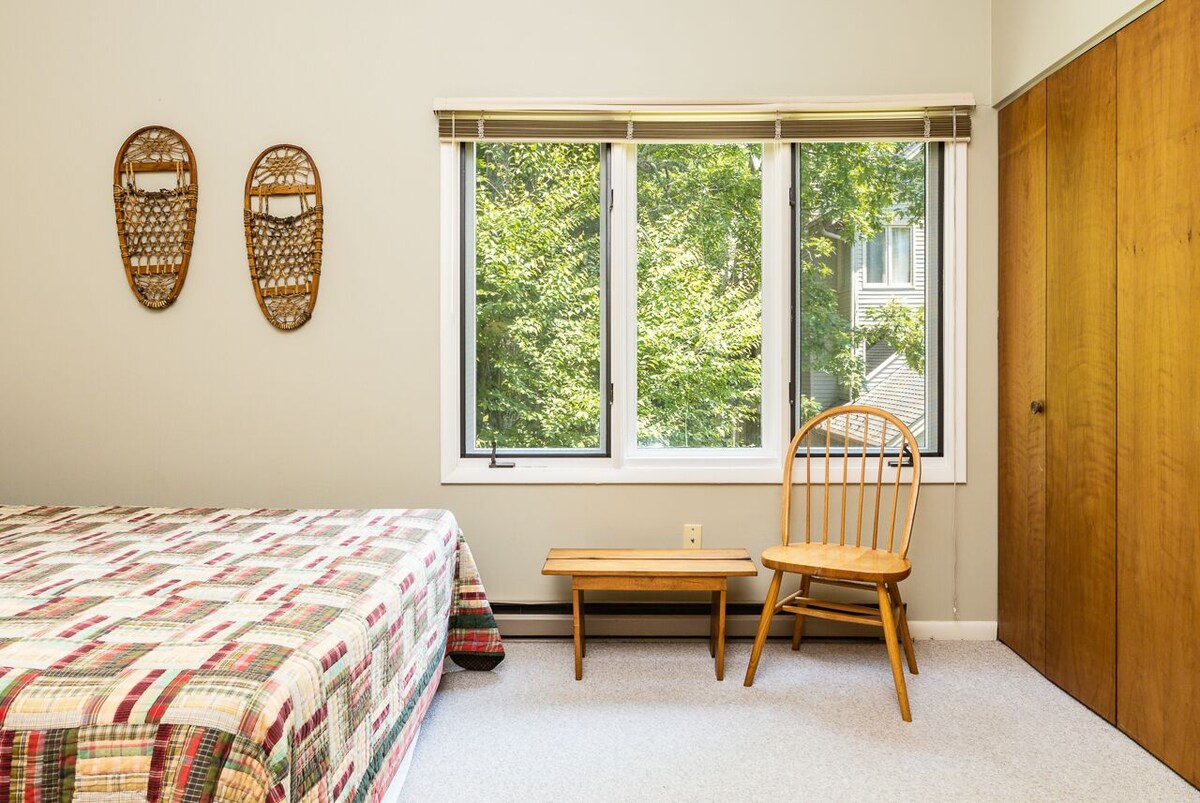 NEW RENTAL ! Cozy and clean two bedroom condo.
