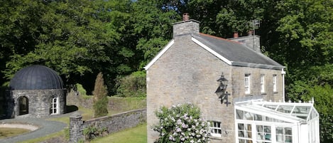 Detached Cottage in Grounds of Manor House