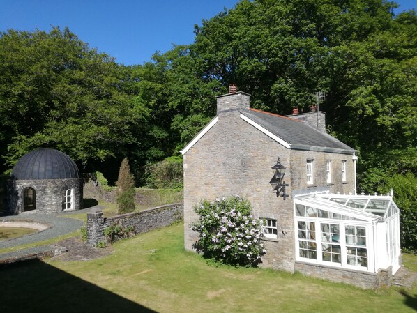 Detached Cottage in Grounds of Manor House