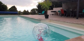 La piscine chauffée de 11m50 par 4m50