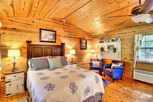 Feathered topper! Comfy Bed!
