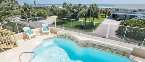 The pool over looks the ocean from the 2nd floor.