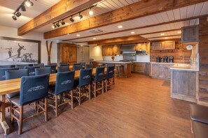 Sky Valley Chateau - Commercial Kitchen with Viking Appliances