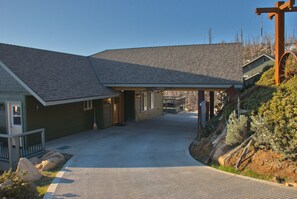 The driveway and main entrance are on the upper level