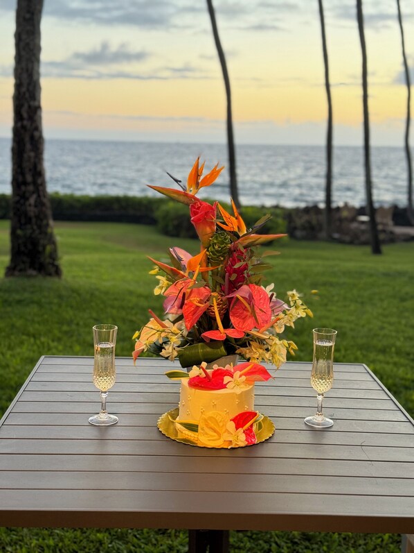 Have some Champagne while relaxing on the lanai.