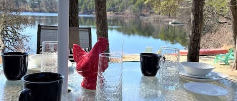 Breakfast on the pond