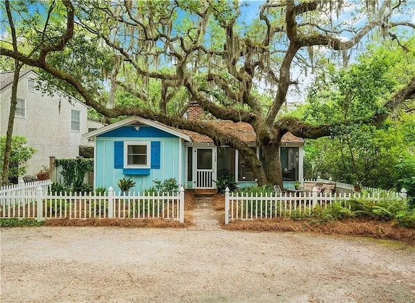 Lucky Enough sits near the end of a quiet cul-de-sac w/quick easy access beach