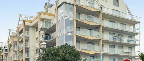 Sky, Building, Property, Window, Plant, Tower Block, Condominium, Urban Design, Tree, House