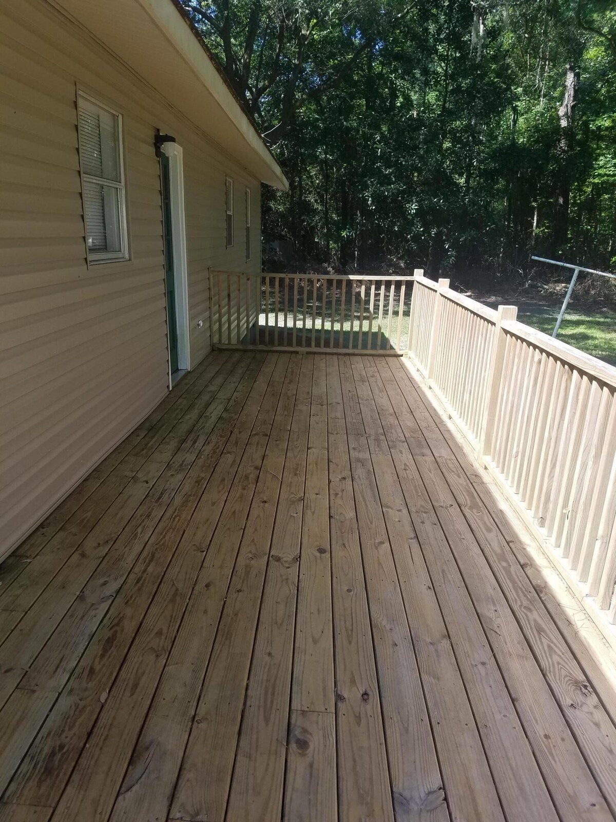Quiet 4 bedroom close to the beach