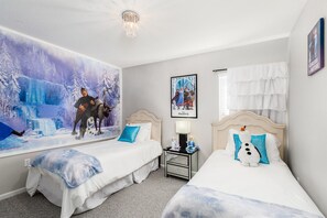 Frozen themed twin bedroom