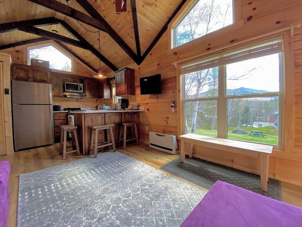 The Boulder Mountain View Swedish Steam is one of the most appealing floor plans. Facing the mountain, this cabin provides delightful views.