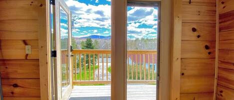 Set in a fantastic location, with beautiful mountain views, about 5 minutes (4.5 miles) from Bretton Woods and 20 minutes from Franconia Notch, Cannon and Santa's Village, Boulder Mountain View provides a new option for those seeking to explore the four season beauty and attractions of the White Mountains from the comfort of a Tiny Home!