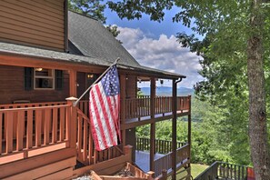 Cabin Exterior | 2 Steps Required | Mountain Views