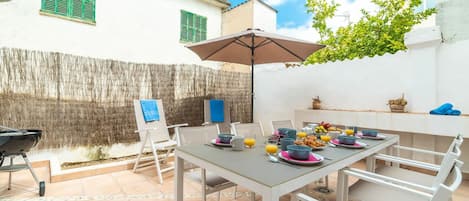 Cloud, Sky, Table, Building, Property, Furniture, Plant, House, Window, Outdoor Furniture