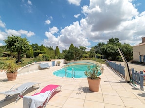 Cloud, Sky, Plant, Water, Property, Swimming Pool, Building, Tree, Flowerpot, Outdoor Furniture