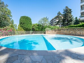 Water, Sky, Property, Daytime, Plant, Swimming Pool, Light, Green, Azure, Nature