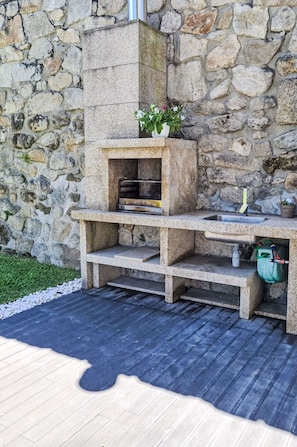 Garden, Backyard, Flagstone, Landscaping, Concrete, Outdoor Furniture, Natural Material, Tile, Flowerpot, Patio