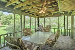 Screened-In Porch | Step-Free Access | Lake Views