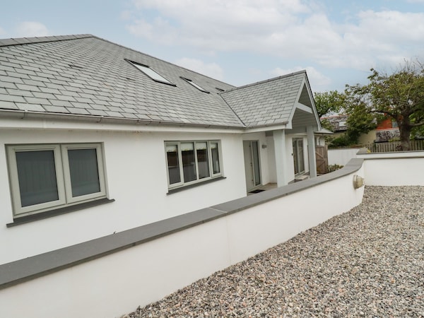 Woodlands Close, Pet Friendly, Luxury Holiday Cottage In Padstow - Cornwall