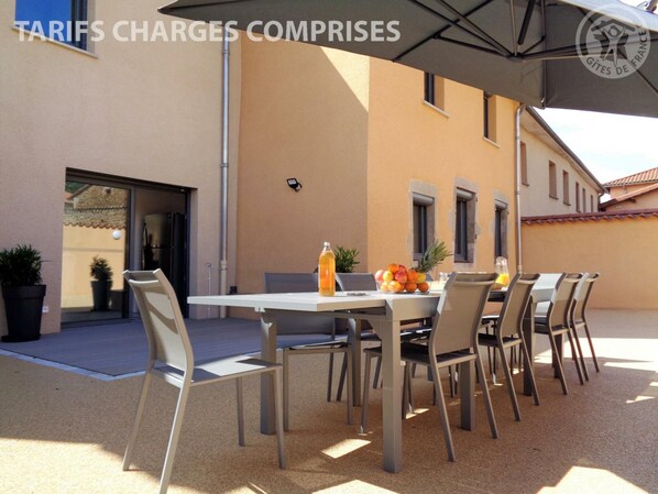 Outdoor dining
