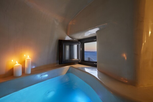 Private spa tub