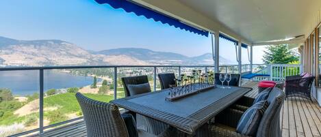 Enjoy Outdoor/Indoor living and beautiful views of the valley!