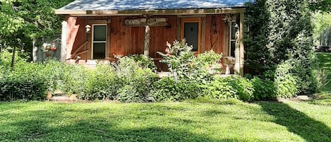 Whispering Waters Cabin on Caney Fork Creek!