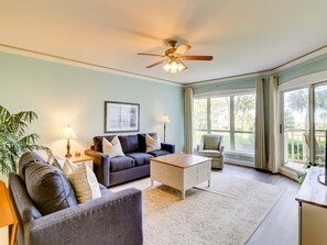 Living Room at 2115 Windsor II