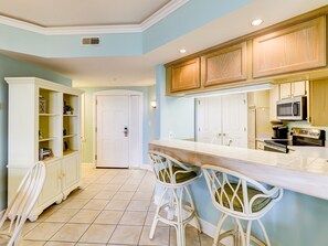 Dining Area and Kitchen with Breakfast Bar in 2115 Windsor II