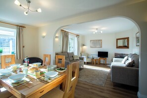 Dining room/living room